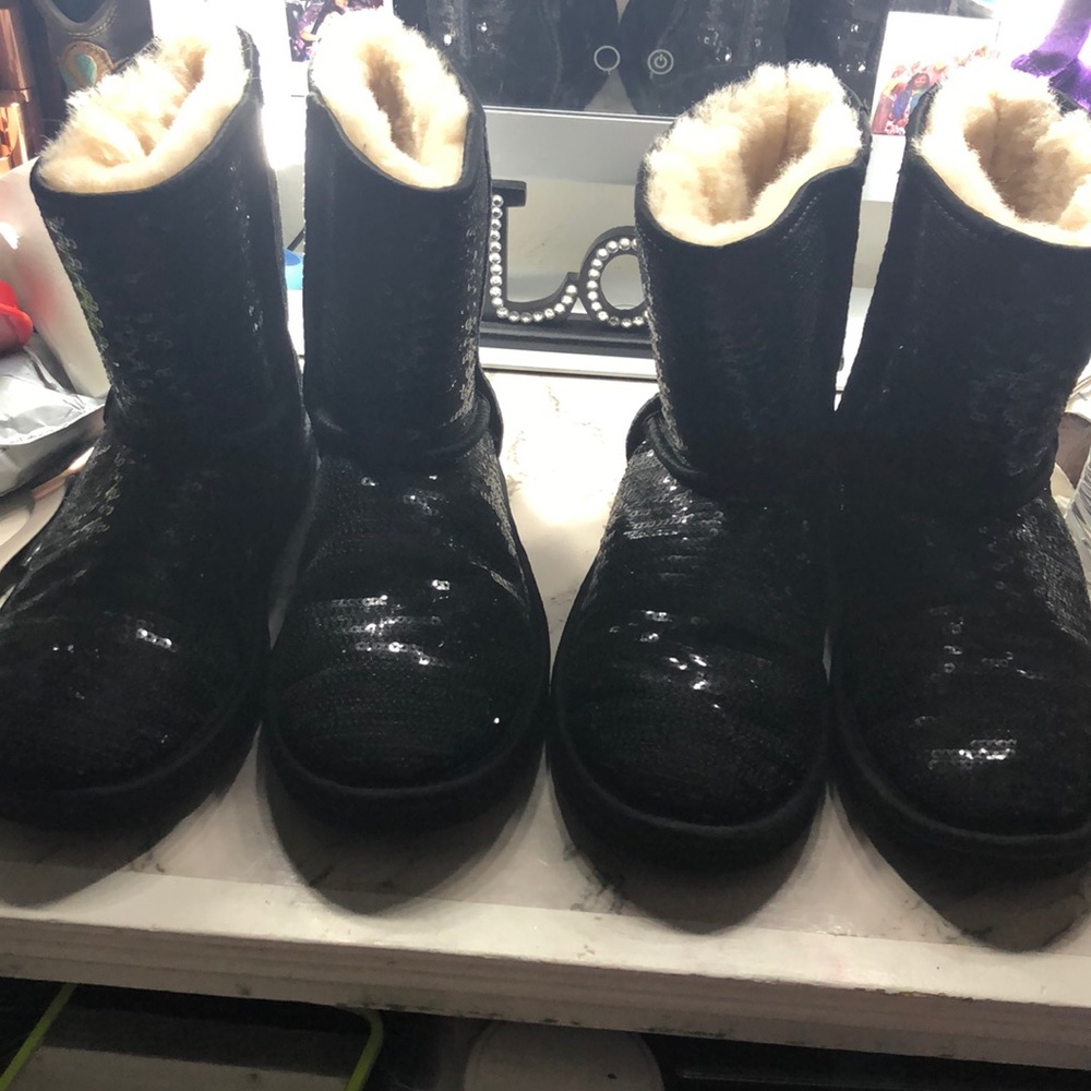 Like new girls sequin ugg boots two pairs size 3-4